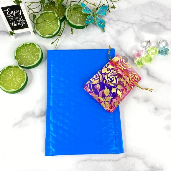 CLEARANCE 24 Blue 4X8 Bubble Mailers - Picture 4 of 8